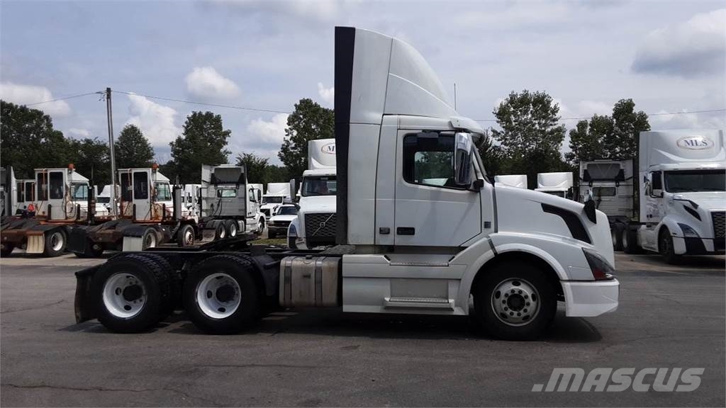Volvo VNL300 وحدات الجر