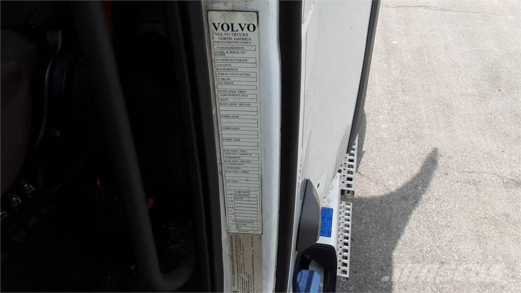 Volvo VNL300 وحدات الجر