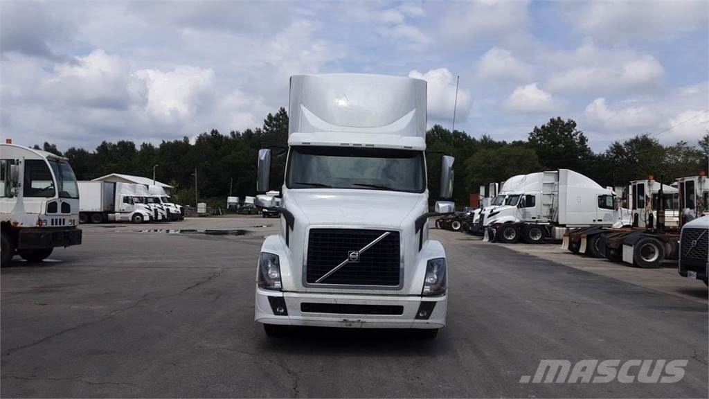 Volvo VNL300 وحدات الجر