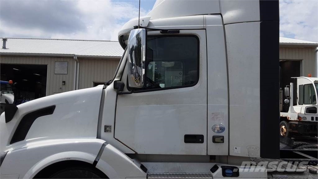 Volvo VNL300 وحدات الجر