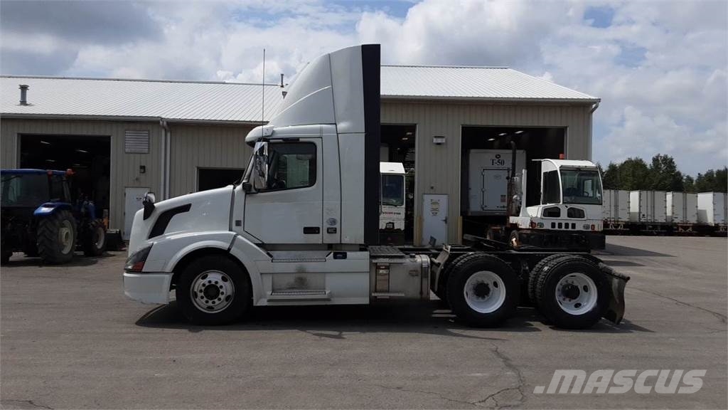 Volvo VNL300 وحدات الجر