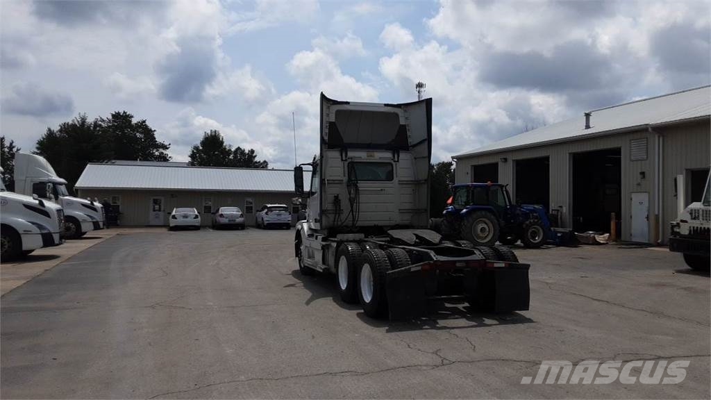 Volvo VNL300 وحدات الجر