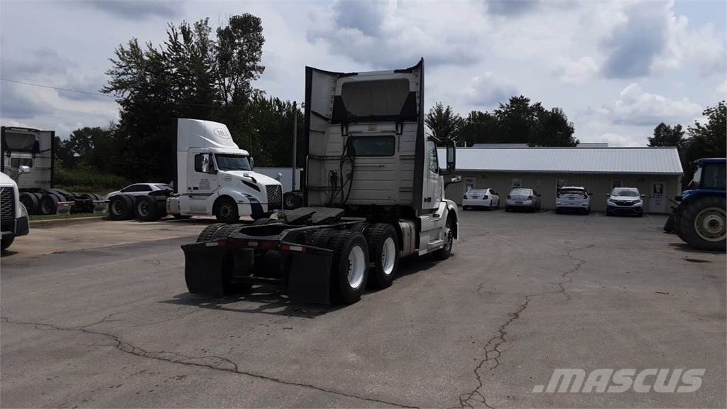 Volvo VNL300 وحدات الجر