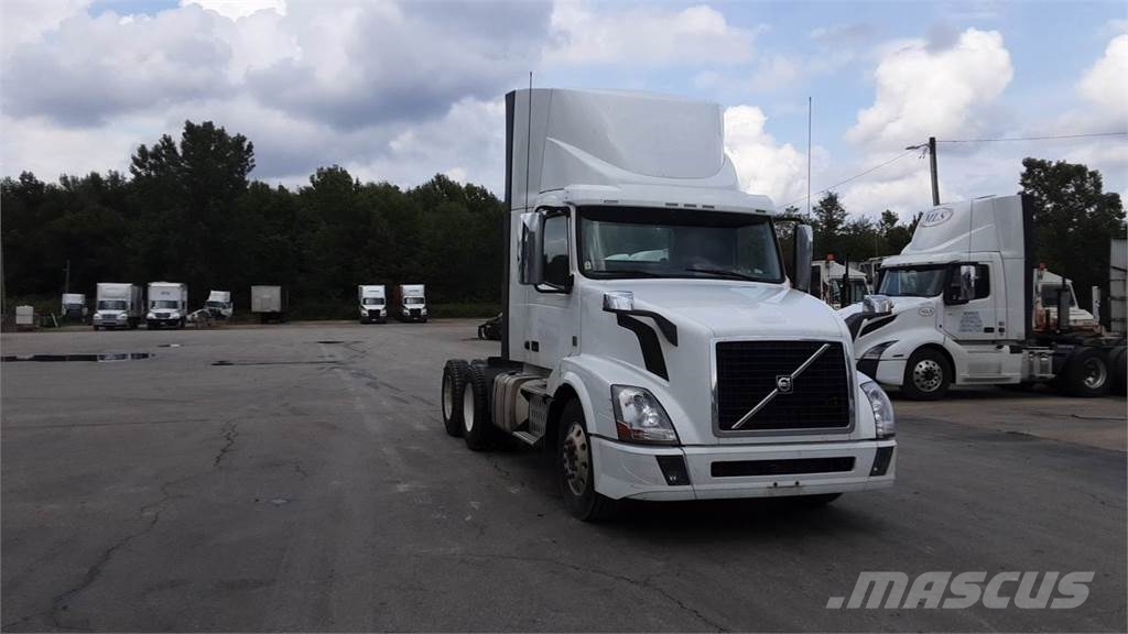 Volvo VNL300 وحدات الجر