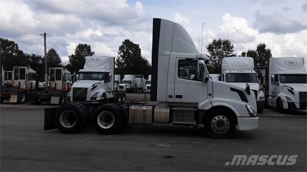 Volvo VNL300 وحدات الجر