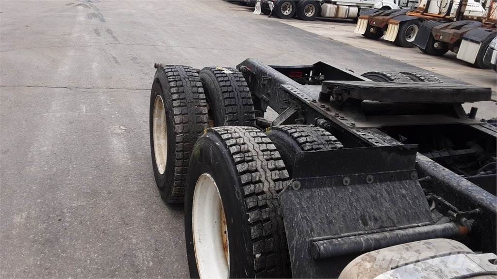 Volvo VNL300 وحدات الجر