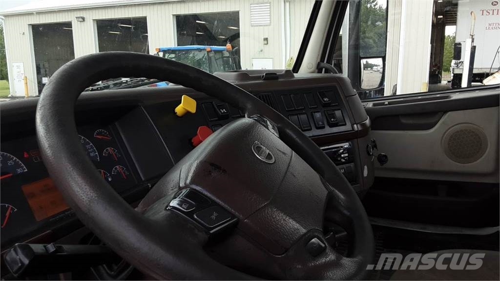 Volvo VNL300 وحدات الجر