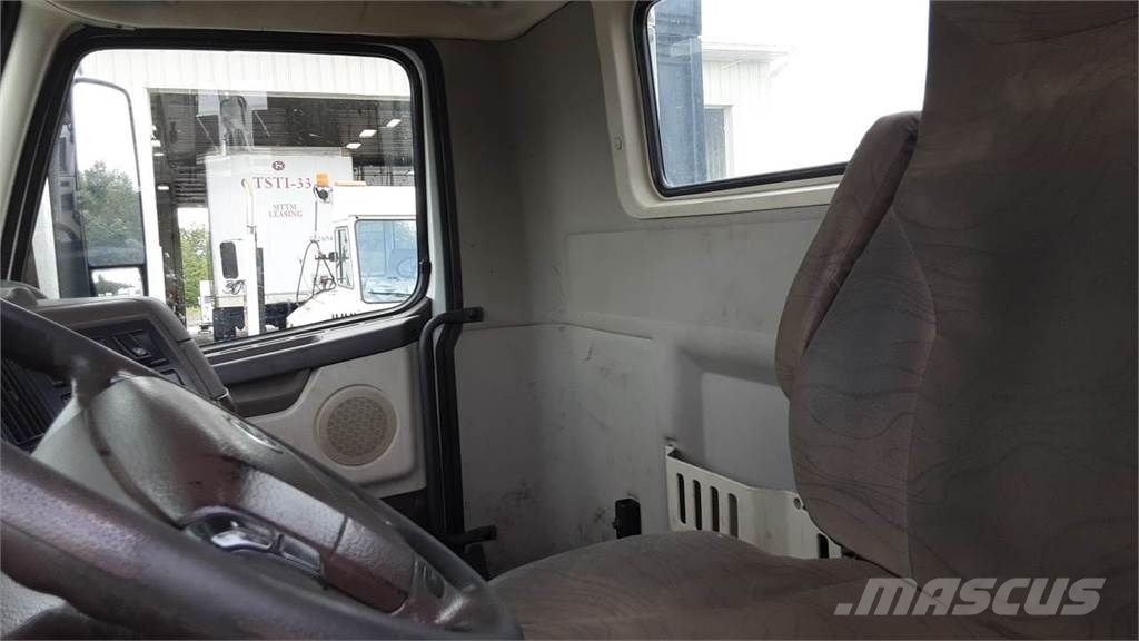 Volvo VNL300 وحدات الجر