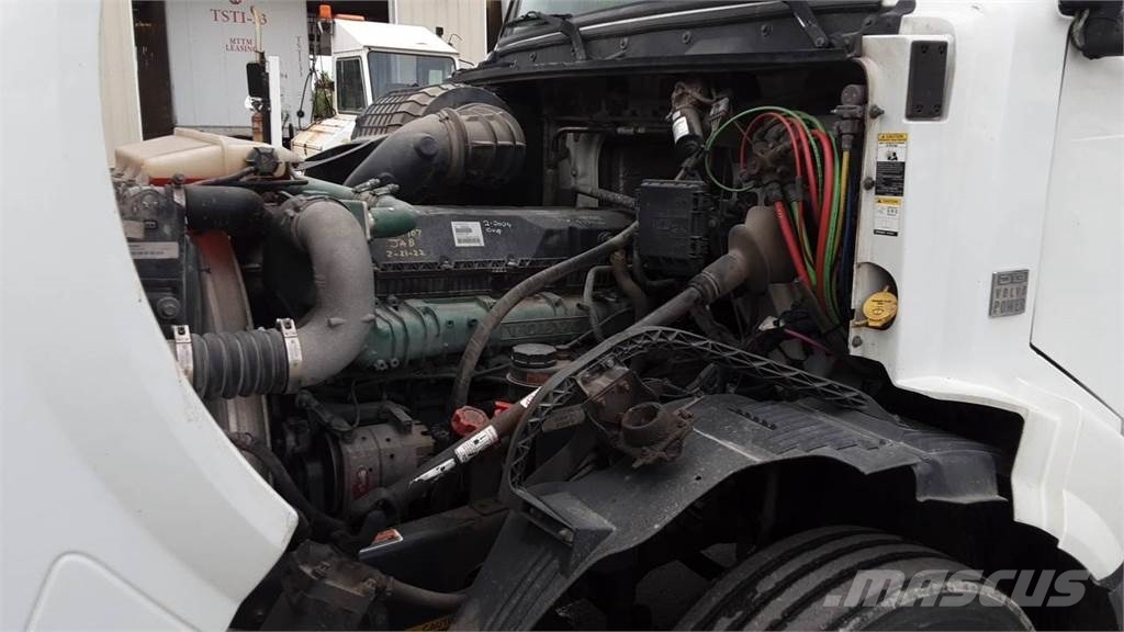 Volvo VNL300 وحدات الجر