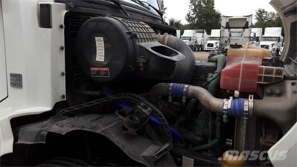 Volvo VNL300 وحدات الجر