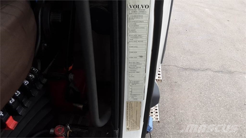 Volvo VNL300 وحدات الجر