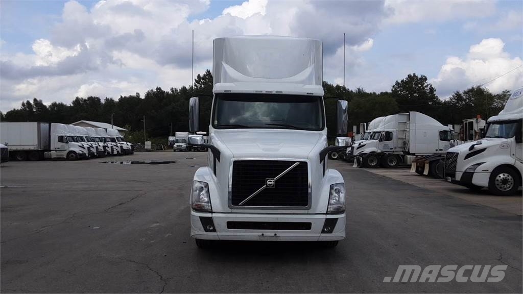 Volvo VNL300 وحدات الجر