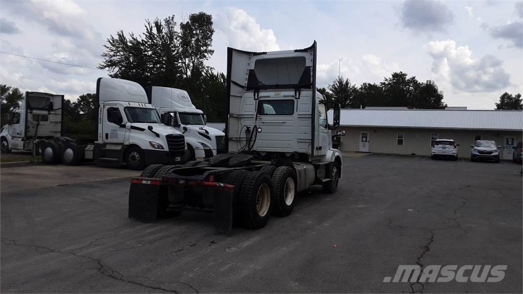 Volvo VNL300 وحدات الجر