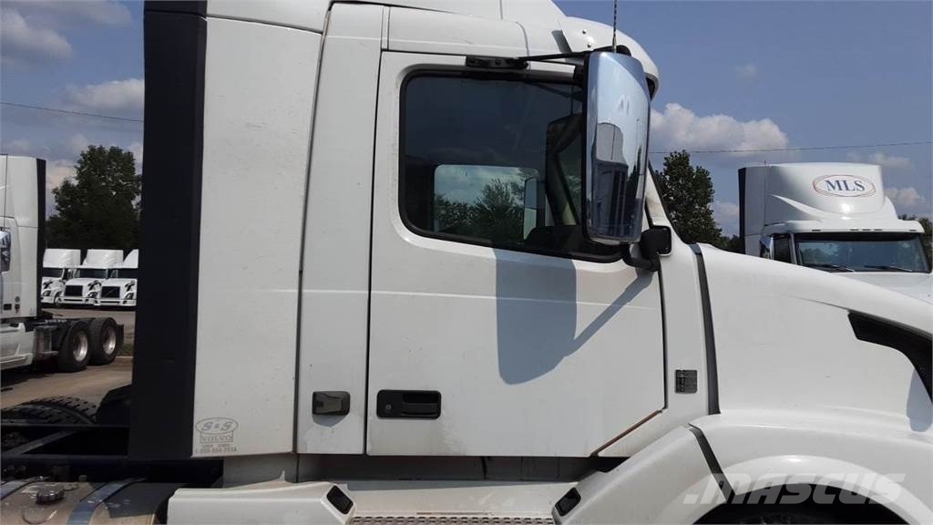 Volvo VNL300 Седельные тягачи