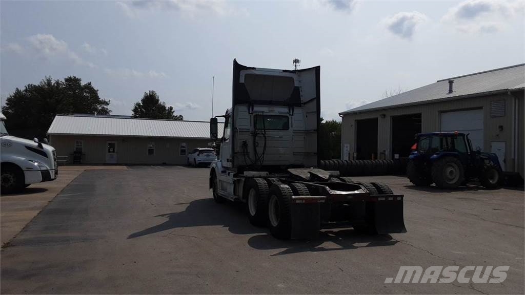 Volvo VNL300 Седельные тягачи