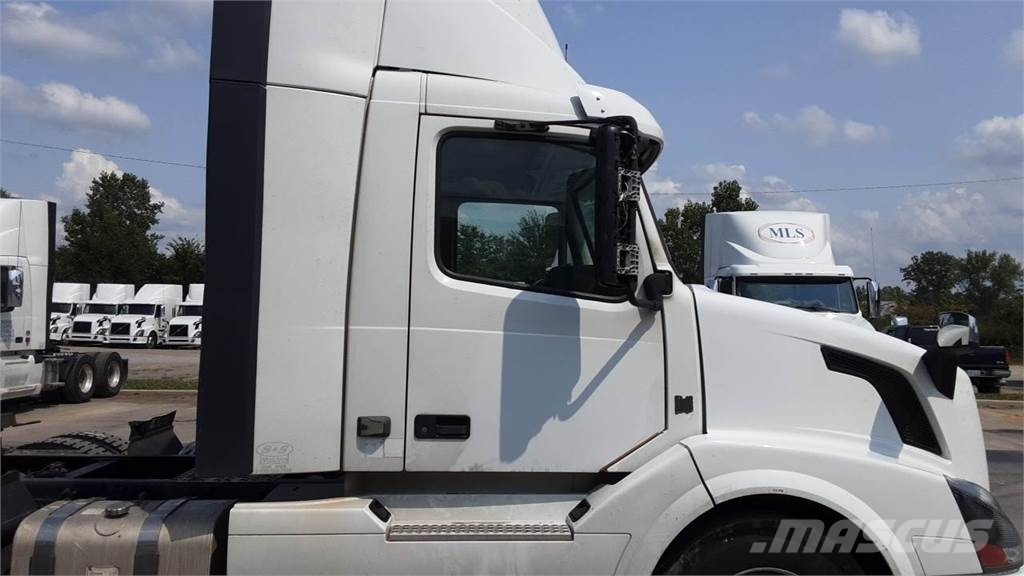Volvo VNL300 وحدات الجر