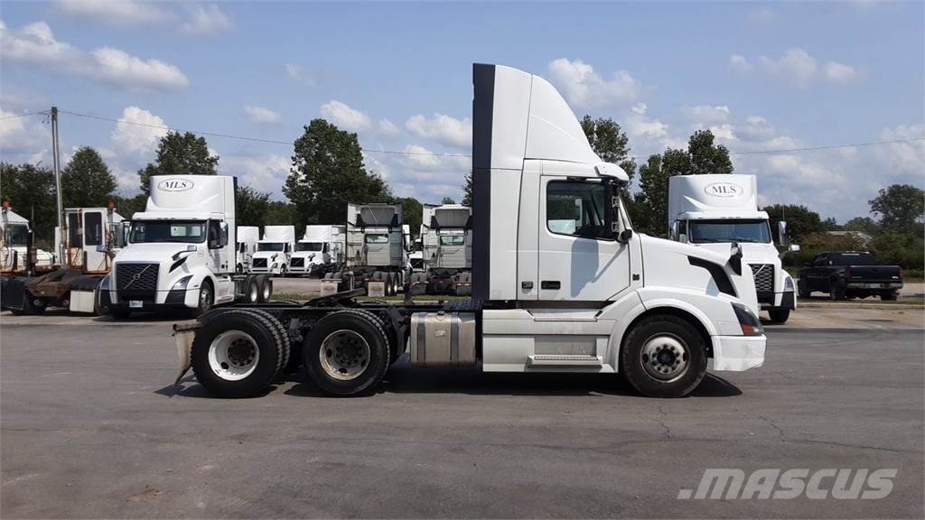 Volvo VNL300 وحدات الجر