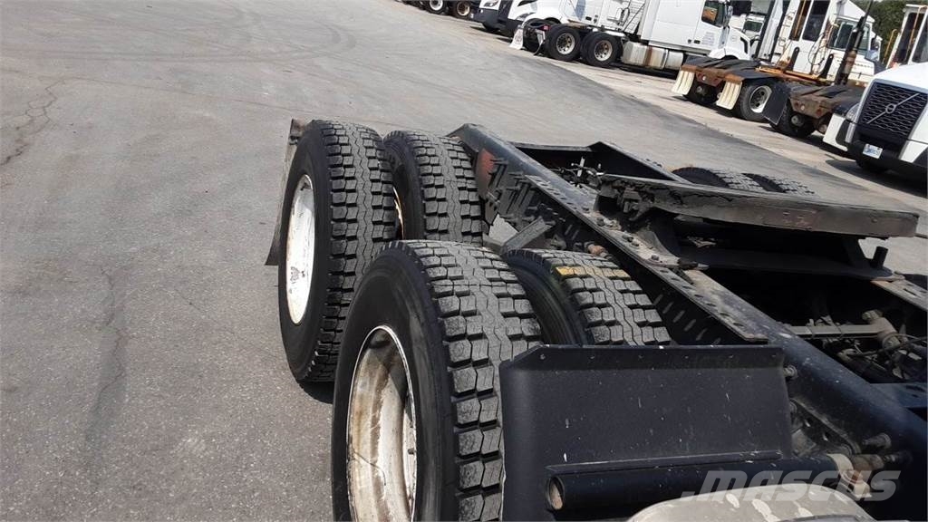 Volvo VNL300 وحدات الجر