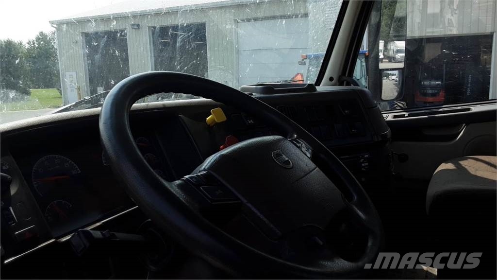 Volvo VNL300 وحدات الجر