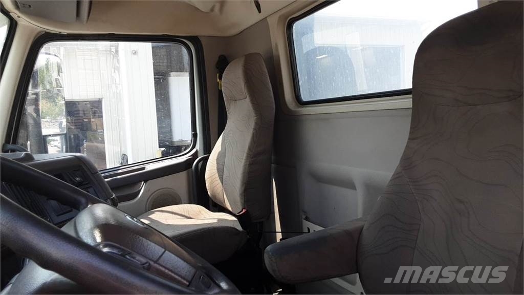 Volvo VNL300 وحدات الجر