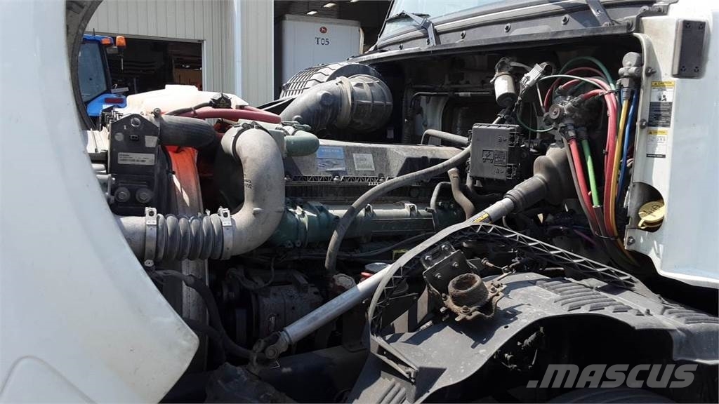 Volvo VNL300 وحدات الجر