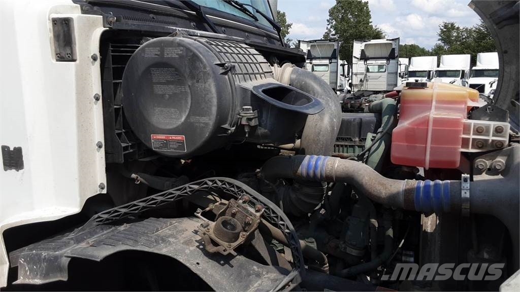 Volvo VNL300 وحدات الجر