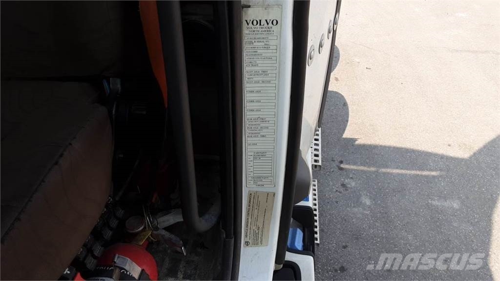 Volvo VNL300 وحدات الجر