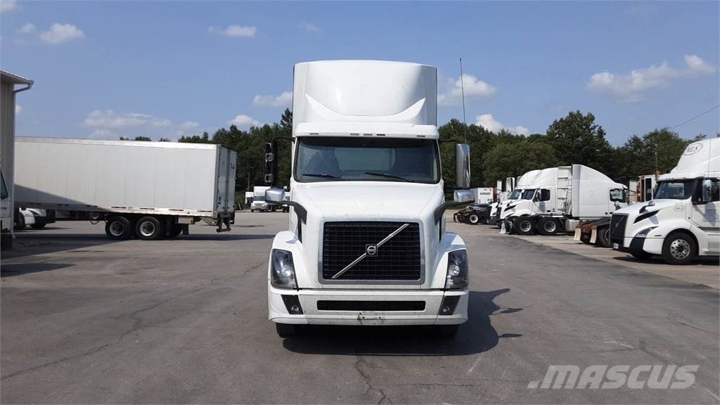 Volvo VNL300 وحدات الجر
