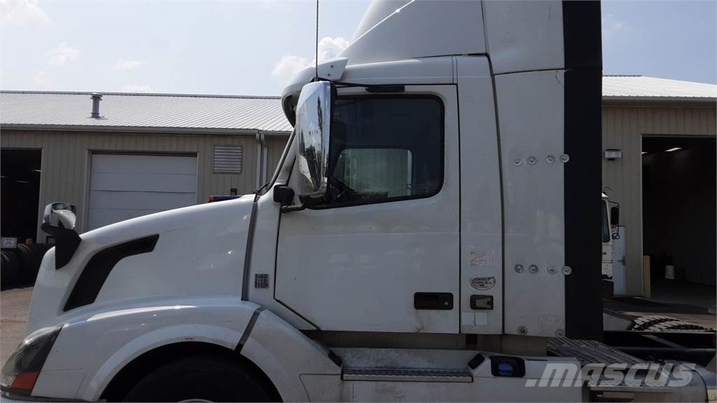 Volvo VNL300 وحدات الجر