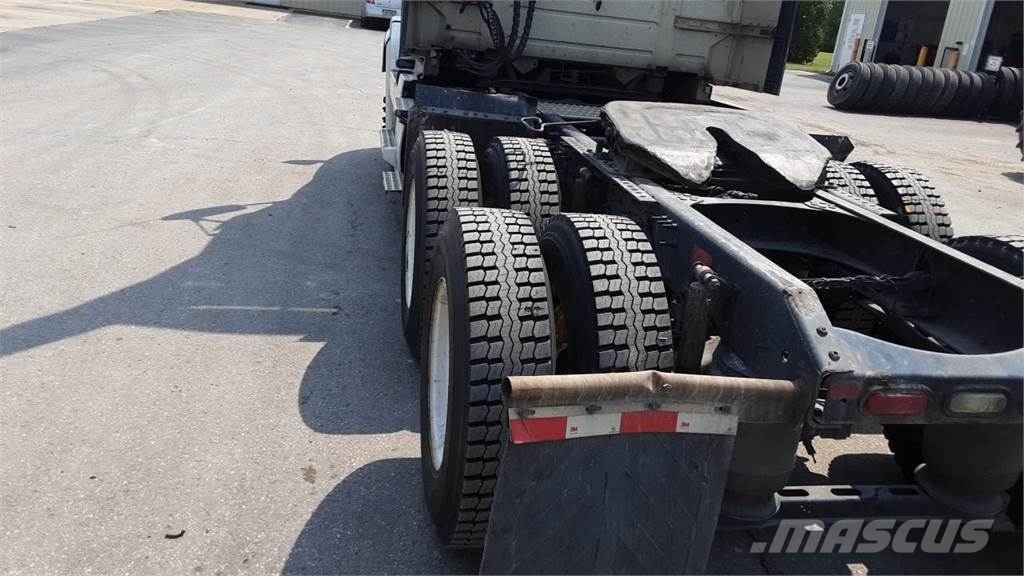 Volvo VNL300 وحدات الجر