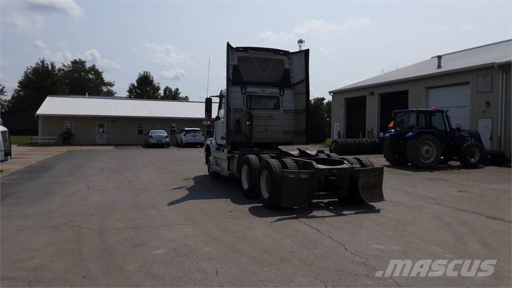 Volvo VNL300 وحدات الجر