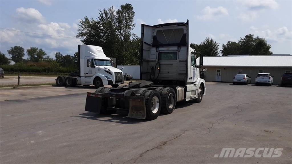 Volvo VNL300 وحدات الجر