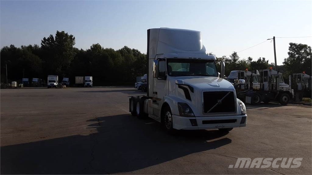 Volvo VNL300 Седельные тягачи