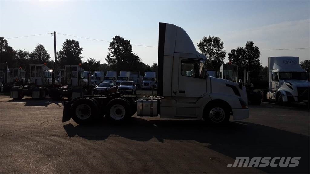 Volvo VNL300 Седельные тягачи