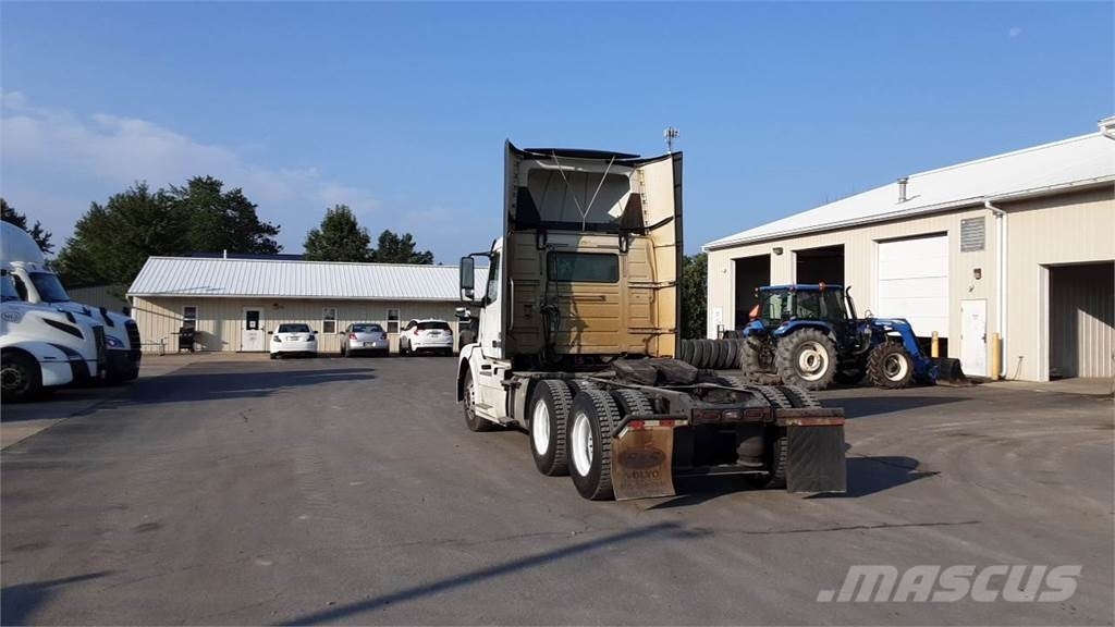 Volvo VNL300 Седельные тягачи