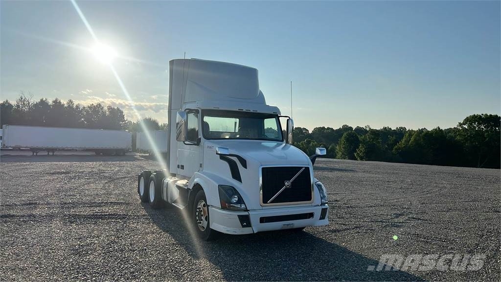 Volvo VNL300 وحدات الجر