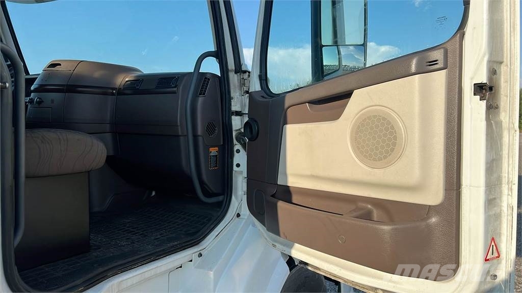 Volvo VNL300 وحدات الجر