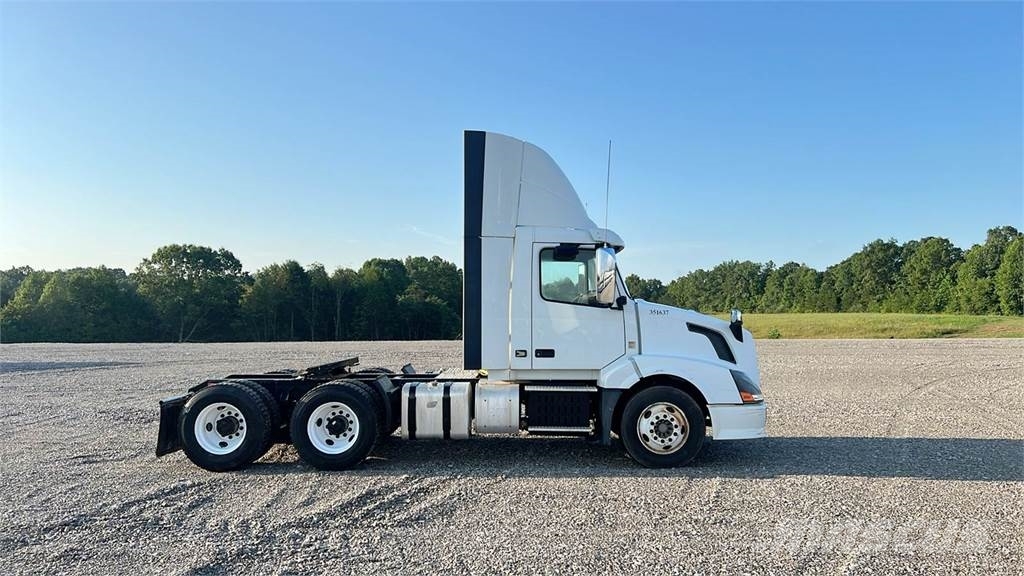 Volvo VNL300 وحدات الجر