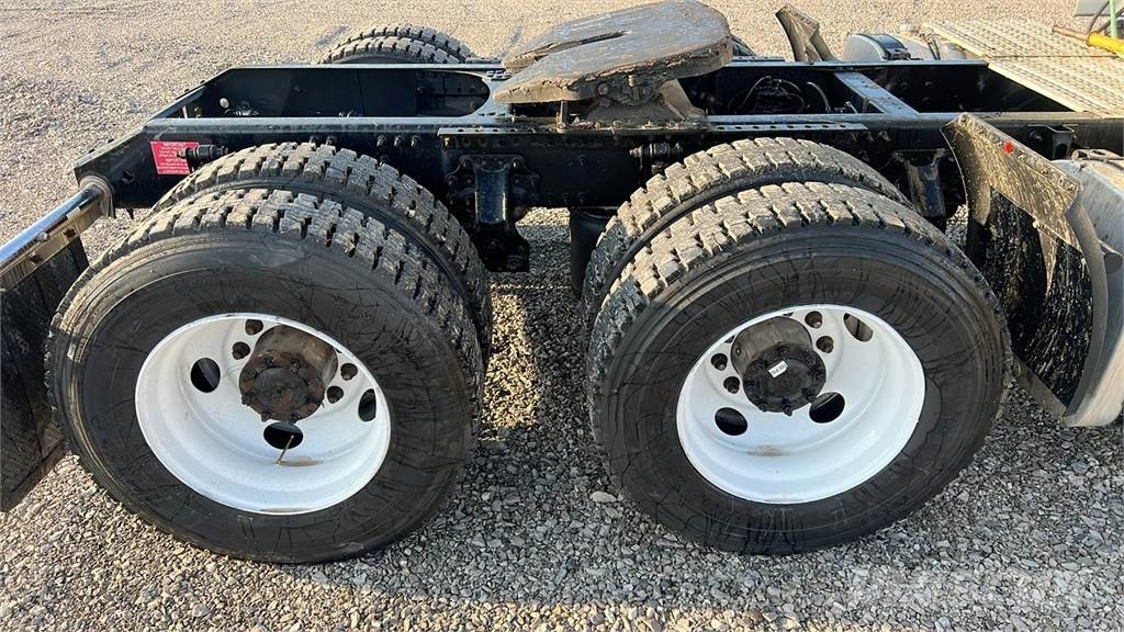 Volvo VNL300 وحدات الجر