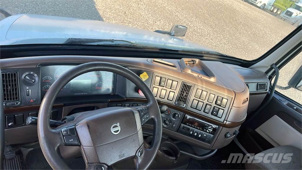 Volvo VNL300 وحدات الجر