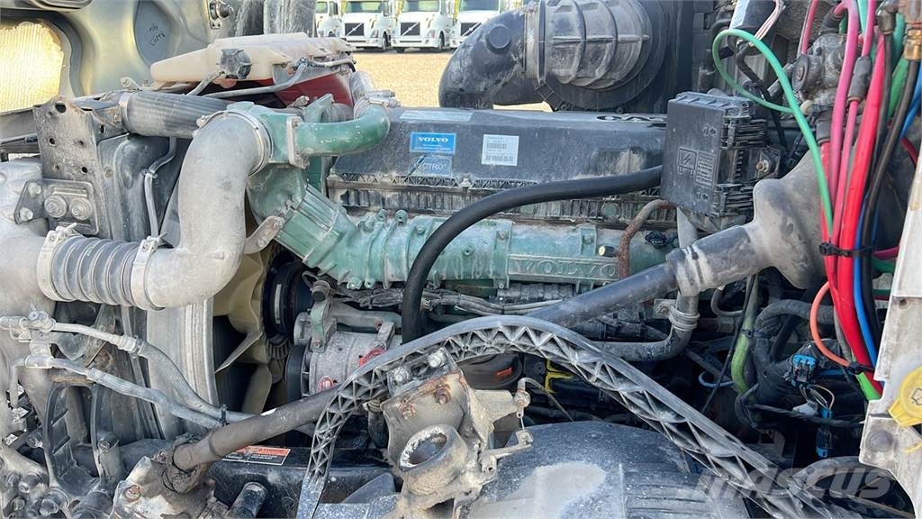 Volvo VNL300 وحدات الجر