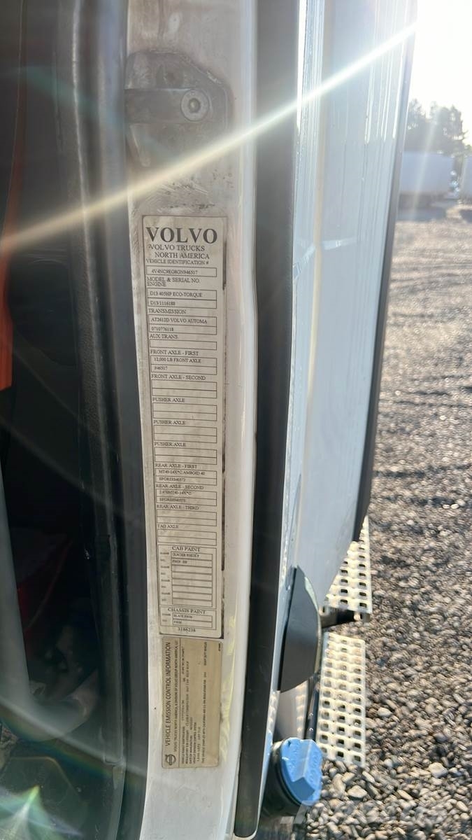 Volvo VNL300 وحدات الجر