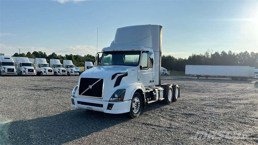 Volvo VNL300 وحدات الجر