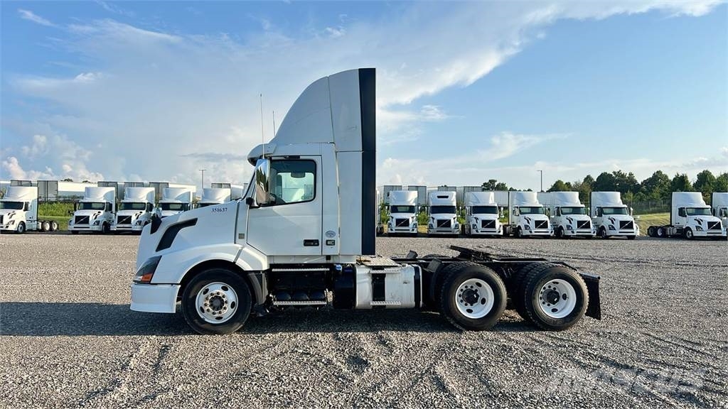 Volvo VNL300 وحدات الجر