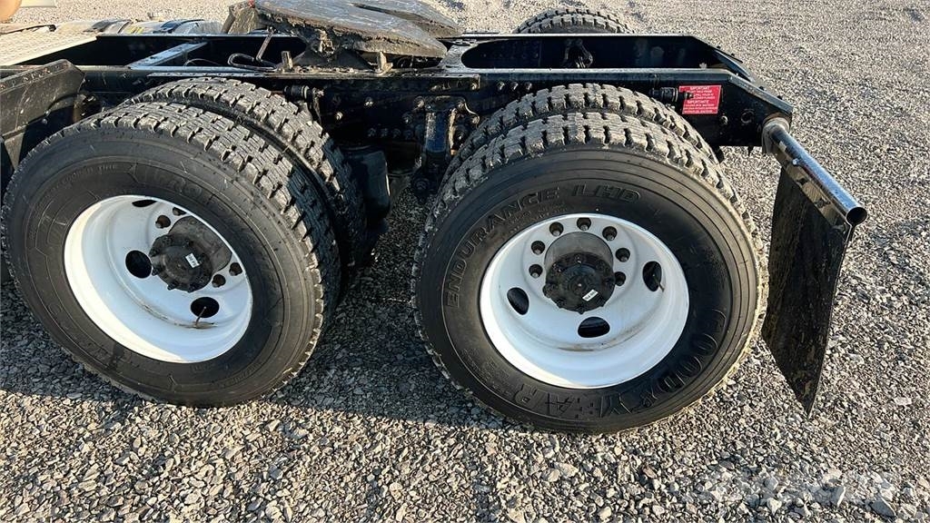 Volvo VNL300 وحدات الجر