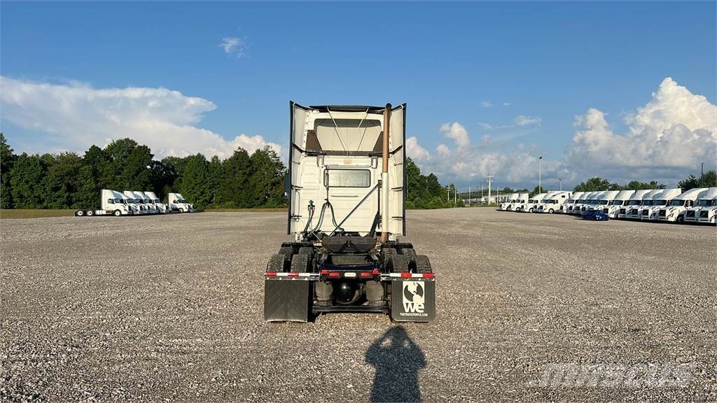 Volvo VNL300 وحدات الجر