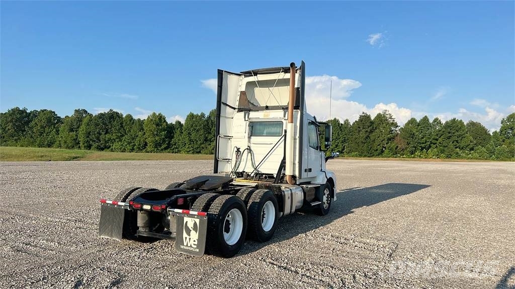 Volvo VNL300 وحدات الجر