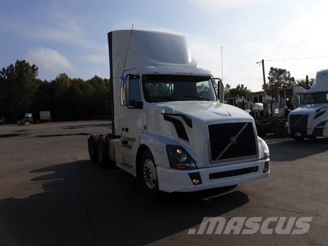 Volvo VNL300 وحدات الجر