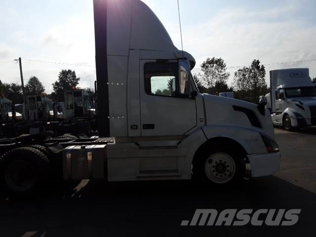 Volvo VNL300 وحدات الجر