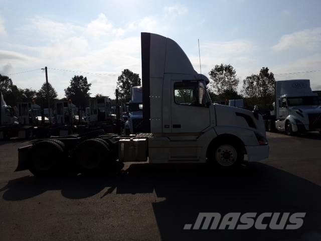 Volvo VNL300 وحدات الجر